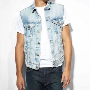 Levi’s | denim trucker vest Sz M